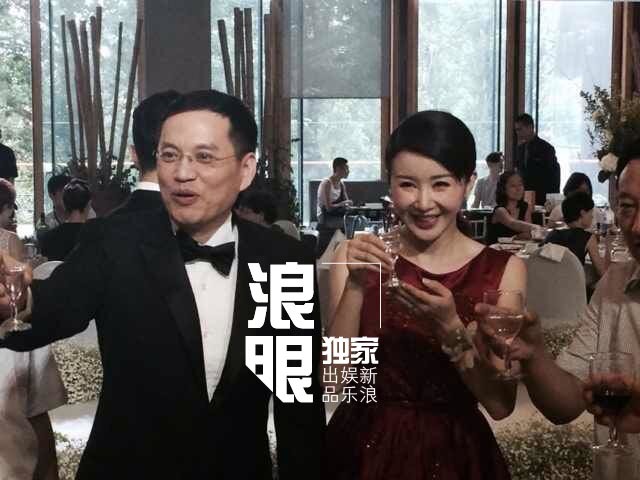 孙菲菲大婚嫁it高管 与新郎幸福喂食敬酒