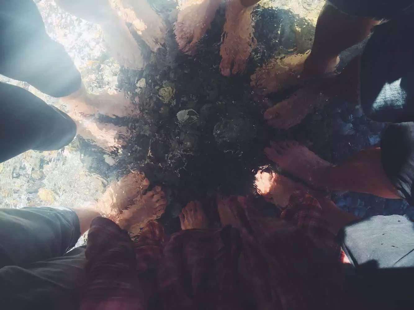 阳光沙滩卡丁车,蓝天白云和牛马,土豪的世界,穷酸穷酸的小编高清图片