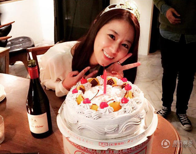 人民网1月27日报道,27日,林心如在台北过39岁生日,派对上和裸男